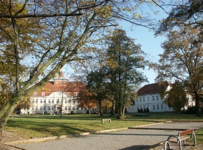 Foto Haupt- u. Nebengebäude